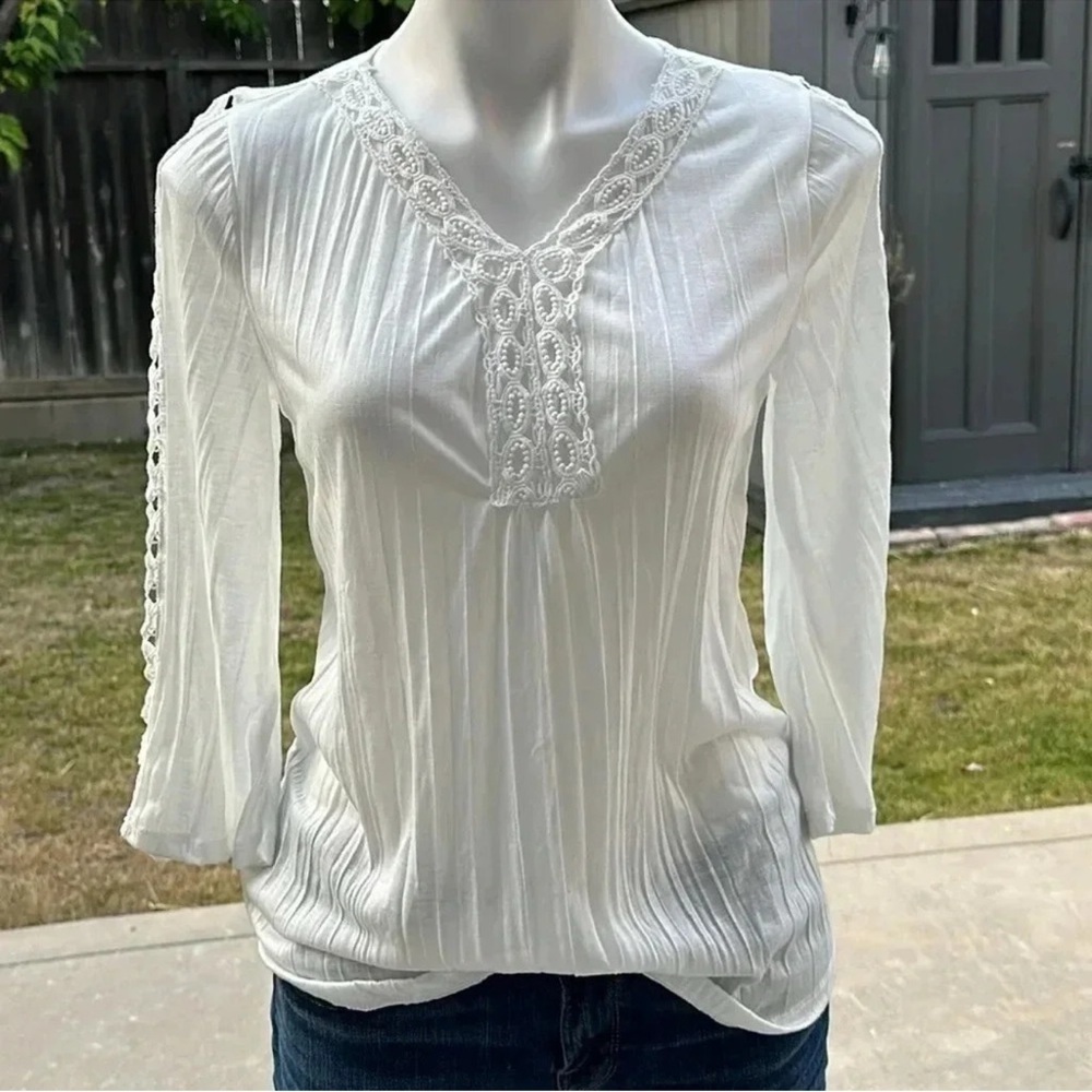 BY DESIGN AVERY NWT Chic White Gardenia Blouse with Lace Detail Size Small
